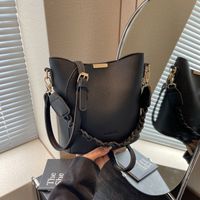Women's Medium Pu Leather Solid Color Vintage Style Classic Style Magnetic Buckle Bucket Bag main image 5