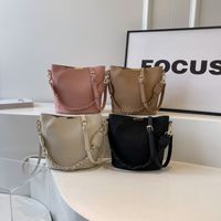 Women's Medium Pu Leather Solid Color Vintage Style Classic Style Magnetic Buckle Bucket Bag main image video