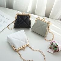 Women's Small Pu Leather Solid Color Lingge Classic Style Streetwear Lock Clasp Cosmetic Bag main image 3