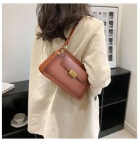 Mujeres Medio Cuero Sintético Color Sólido Estilo Vintage Estilo Clásico Gire La Tapa Bolsa Para Las Axilas main image 1