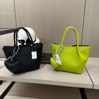 Women's Large Pu Leather Solid Color Elegant Classic Style Zipper Handbag main image video