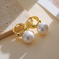 1 Pair Simple Style Shiny Round Leaves Inlay Copper Pearl Zircon 18K Gold Plated Drop Earrings main image 3