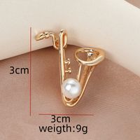 Simple Style Solid Color Letter Alloy Inlay Pearl Women's Brooches 1 Piece main image 3
