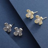 1 Paar Einfacher Stil Klassischer Stil Blume Überzug Inlay Sterling Silber Künstliche Perlen Zirkon 14 Karat Vergoldet Ohrstecker main image 1