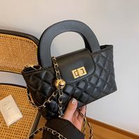 Women's Medium Pu Leather Solid Color Lingge Vintage Style Classic Style Lock Clasp Crossbody Bag main image 3