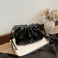 Women's Medium Pu Leather Solid Color Classic Style Streetwear Sewing Thread Cloud Shape Magnetic Buckle Crossbody Bag main image 3