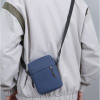 Men's Solid Color Oxford Cloth Zipper Crossbody Bag main image 2