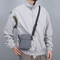 Men's Solid Color Oxford Cloth Zipper Crossbody Bag main image 3