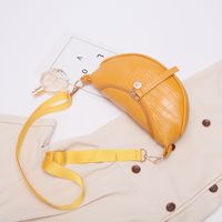 Women's Medium Pu Leather Solid Color Streetwear Dumpling Shape Zipper Crossbody Bag sku image 1
