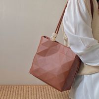 Women's Medium Pu Leather Solid Color Vintage Style Magnetic Buckle Bucket Bag main image 9