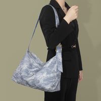 Women's Large Canvas Tie Dye Basic Zipper Tote Bag main image video