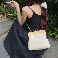 Women's Medium Straw Solid Color Vacation Classic Style Weave Clasp Frame Straw Bag sku image 2