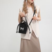 Women's Pu Leather Solid Color Bow Knot Punk Sewing Thread String Handbag Bucket Bag sku image 1