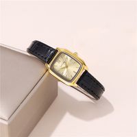 Basic Modern Style Classic Style Square Buckle Quartz Women's Watches main image 5
