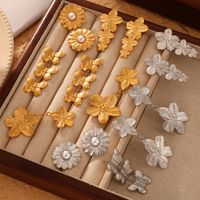 1 Pair Casual Sweet Simple Style Flower Petal Butterfly Inlay 304 Stainless Steel Pearl 18K Gold Plated Drop Earrings main image 1