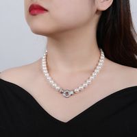 Bijoux En Gros Élégant Rond Perle Artificielle Le Cuivre Zircon Perlé Évider Incruster Collier main image 3