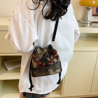Women's Medium Knitted Fabric Color Block Basic Classic Style Sewing Thread String Magnetic Buckle Bucket Bag sku image 1