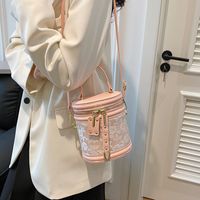 Women's Medium Pu Leather Solid Color Flower Butterfly Basic Classic Style Sewing Thread Cylindrical Zipper Crossbody Bag sku image 3