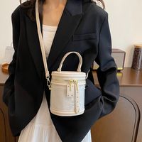 Women's Medium Pu Leather Solid Color Flower Butterfly Basic Classic Style Sewing Thread Cylindrical Zipper Crossbody Bag main image 6