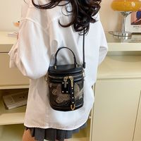 Women's Medium Pu Leather Solid Color Flower Butterfly Basic Classic Style Sewing Thread Cylindrical Zipper Crossbody Bag main image 2