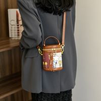 Women's Medium Pu Leather Cartoon Bear Cute Sewing Thread Cylindrical Zipper Crossbody Bag sku image 2
