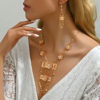 Einfacher Stil Klassischer Stil Blume Eisen Inlay Zirkon 18 Karat Vergoldet Frau Schmuck-Set main image 1