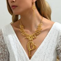 Elegante Nupcial Forma De Corazón Color Sólido Aleación Chapados en oro de 18k Mujeres Aretes Collar main image 1