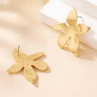 1 Pair Elegant Simple Style Artistic Solid Color Flower Zinc Alloy Ear Studs main image 6