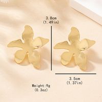 1 Pair Elegant Simple Style Artistic Solid Color Flower Zinc Alloy Ear Studs main image 2