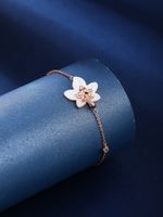 Wholesale Elegant Lady Flower Copper Inlay Rose Gold Plated Shell Bracelets main image 7