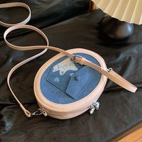 Women's Medium Pu Leather Solid Color Cute Classic Style Sewing Thread Zipper Crossbody Bag main image 3