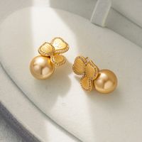 1 Pair Elegant Lady Irregular Flower Artificial Pearl Brass 18K Gold Plated Hoop Earrings Ear Studs sku image 1