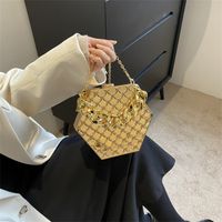 Women's Small Arylic Solid Color Elegant Vintage Style Hexagon Lock Clasp Evening Bag main image 6