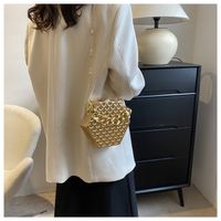 Women's Small Arylic Solid Color Elegant Vintage Style Hexagon Lock Clasp Evening Bag main image 4