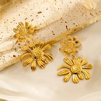 1 Pair Simple Style Flower Plating 304 Stainless Steel 18K Gold Plated Drop Earrings main image 4