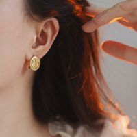 1 Par Estilo Vintage Señora Color Sólido Flor Acero Titanio Cobre Chapados en oro de 18k Pendientes main image 3