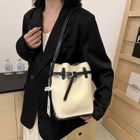 Women's Medium Pu Leather Solid Color Streetwear Sewing Thread Magnetic Buckle Crossbody Bag main image 4