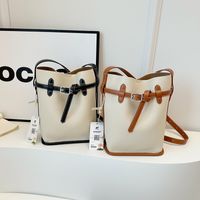 Women's Medium Pu Leather Solid Color Streetwear Sewing Thread Magnetic Buckle Crossbody Bag main image video