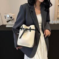 Women's Medium Pu Leather Solid Color Streetwear Sewing Thread Magnetic Buckle Crossbody Bag main image 7