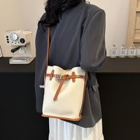 Women's Medium Pu Leather Solid Color Streetwear Sewing Thread Magnetic Buckle Crossbody Bag sku image 1