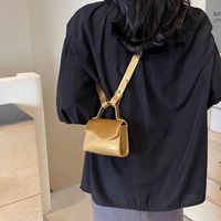 Women's Medium Pu Leather Solid Color Basic Classic Style Sewing Thread Flip Cover Crossbody Bag main image 3