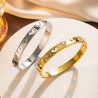 Acero Titanio Chapados en oro de 18k Estilo Moderno Estilo Clásico Embutido Forma De Corazón Circón Brazalete main image 7