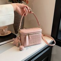 Women's Medium Pu Leather Solid Color Vintage Style Classic Style Sewing Thread Zipper Crossbody Bag main image 2