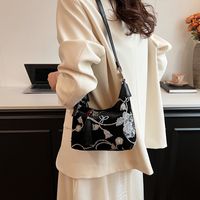 Women's Medium Cloth Solid Color Flower Elegant Vintage Style Sewing Thread Zipper Crossbody Bag main image 5