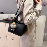 Women's Medium Pu Leather Solid Color Classic Style Streetwear Zipper Crossbody Bag main image 3