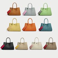 Women's Medium Leather Solid Color Business Square Lock Clasp Handbag main image 6