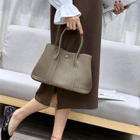 Women's Medium Leather Solid Color Business Square Lock Clasp Handbag main image 3