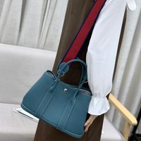 Women's Medium Leather Solid Color Business Square Lock Clasp Handbag main image 5