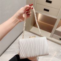 Women's Small Polyester Solid Color Vintage Style Classic Style Beading Lock Clasp Evening Bag main image 4