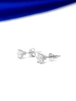 A Pair Of Six-Claw Ear Studs 18K Main Stone 0.506ct Auxiliary Stone 0.502ct Total Weight 1.14G Net Weight 0.93 main image 1